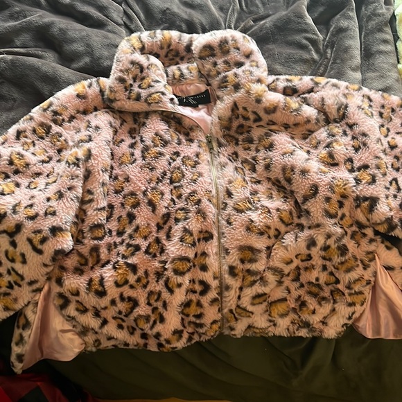 Pink Cheetah Print Fuzzy cropped jacket - Picture 1 of 1